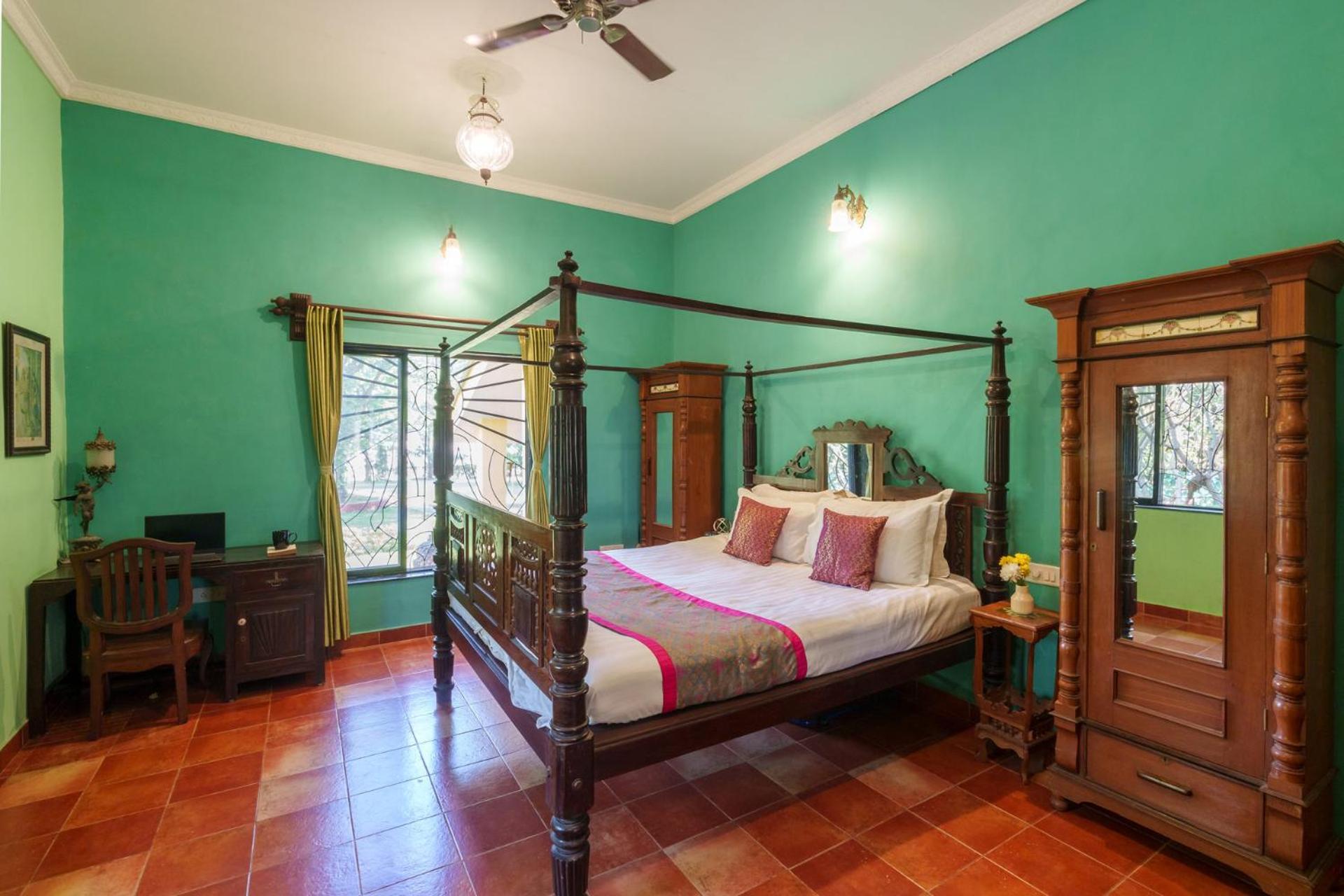Vintage Estate - Lakeside Allure With Vintage Decor,A Plunge Pool & A Lawn Featuring A Charming Gazebo Karjat Dış mekan fotoğraf