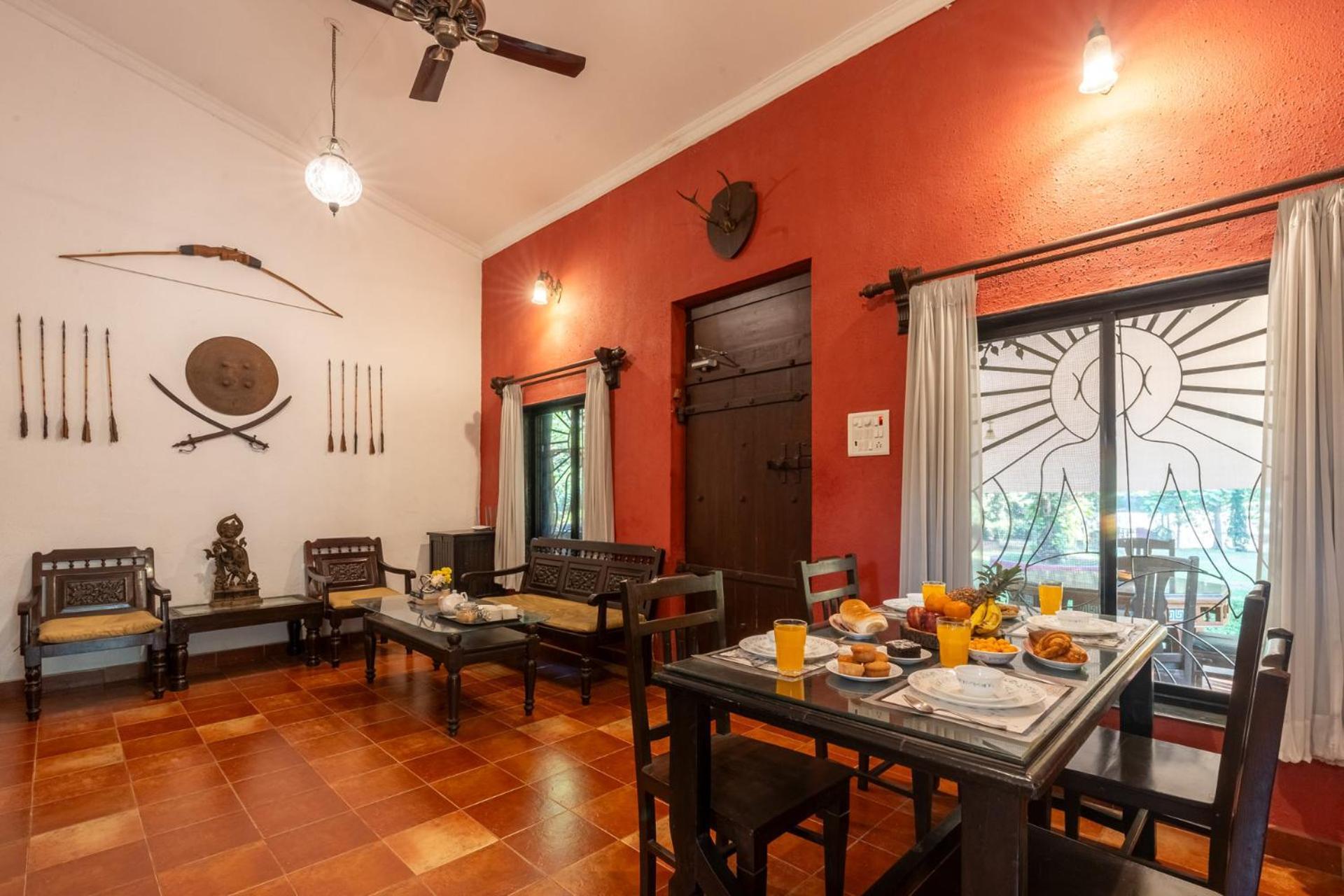 Vintage Estate - Lakeside Allure With Vintage Decor,A Plunge Pool & A Lawn Featuring A Charming Gazebo Karjat Dış mekan fotoğraf