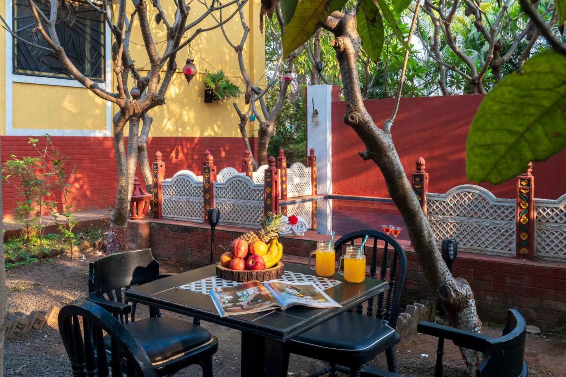 Vintage Estate - Lakeside Allure With Vintage Decor,A Plunge Pool & A Lawn Featuring A Charming Gazebo Karjat Dış mekan fotoğraf