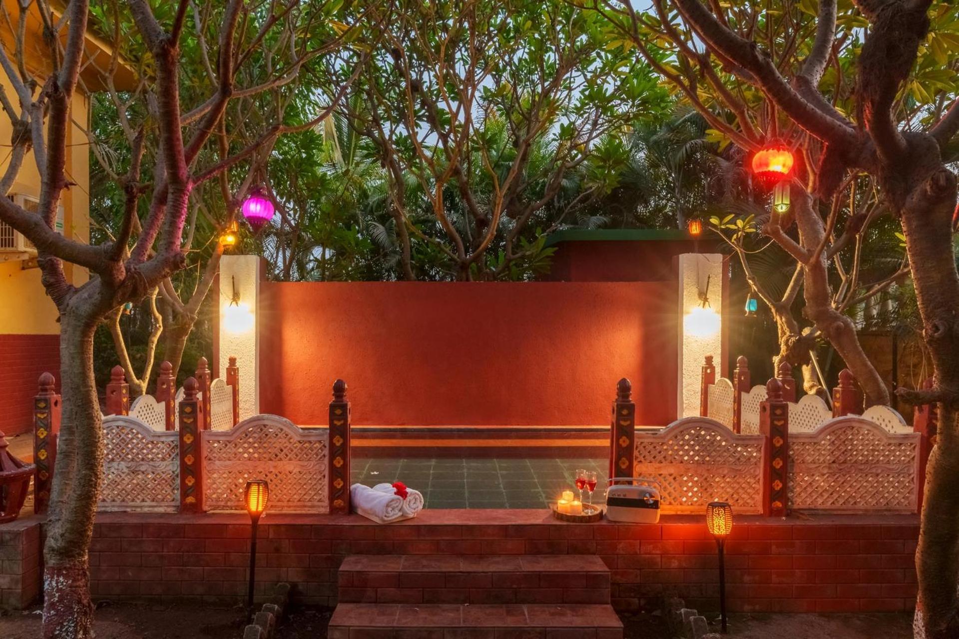 Vintage Estate - Lakeside Allure With Vintage Decor,A Plunge Pool & A Lawn Featuring A Charming Gazebo Karjat Dış mekan fotoğraf